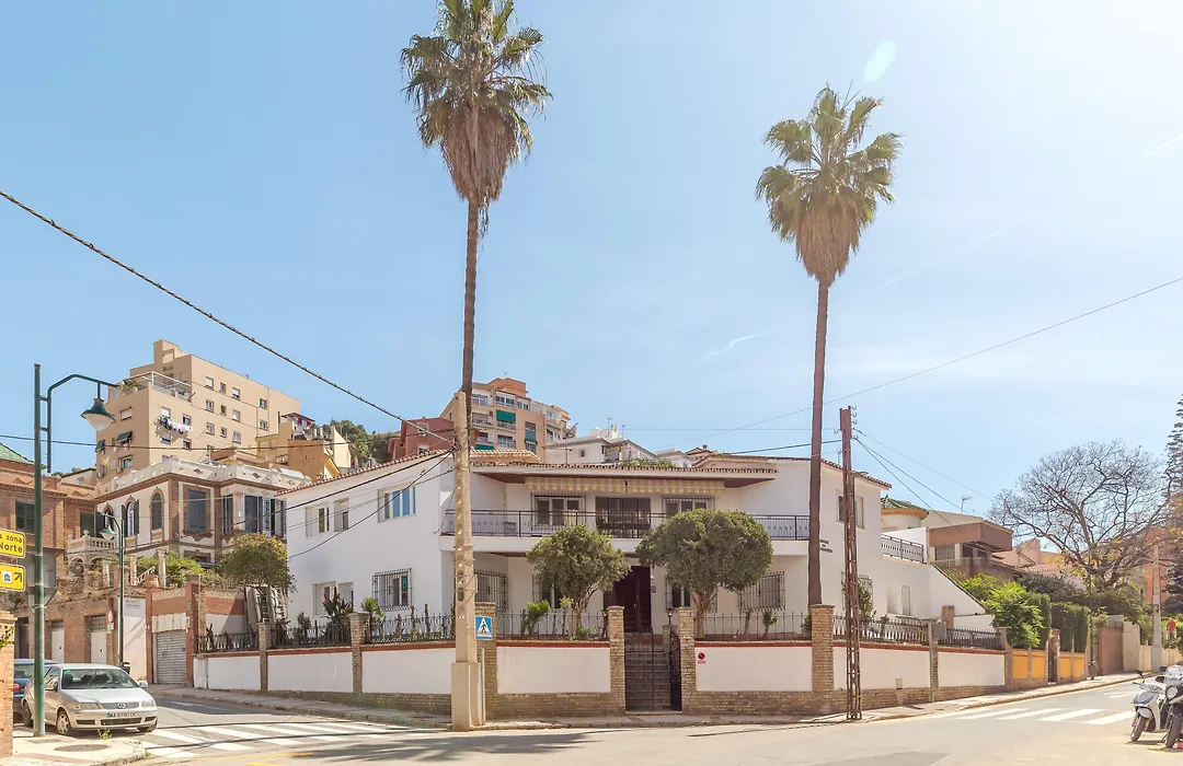 Ayz Silvela - Auto Check-In Property-1